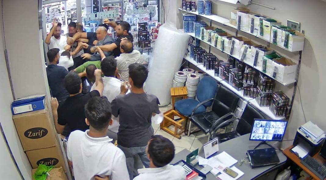 Haraç iddiası ortalığı karıştırdı: Sandalyelerle sopalarla birbirlerine giriştiler! Feci kavgada 7 kişi yaralandı 5